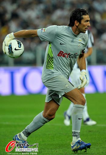 不可阻挡与不可动摇：库尔图瓦与姆巴佩带领皇马前行