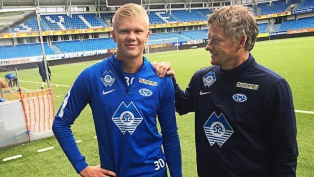 骑行爱好者穿骑行服唱说唱拍MV，运动体验别样精彩