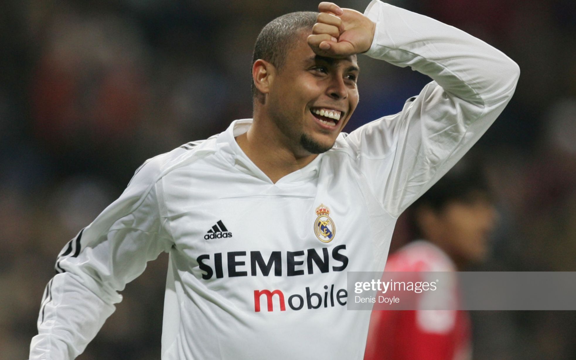 骑行爱好者穿骑行服唱说唱拍MV，运动体验别样精彩